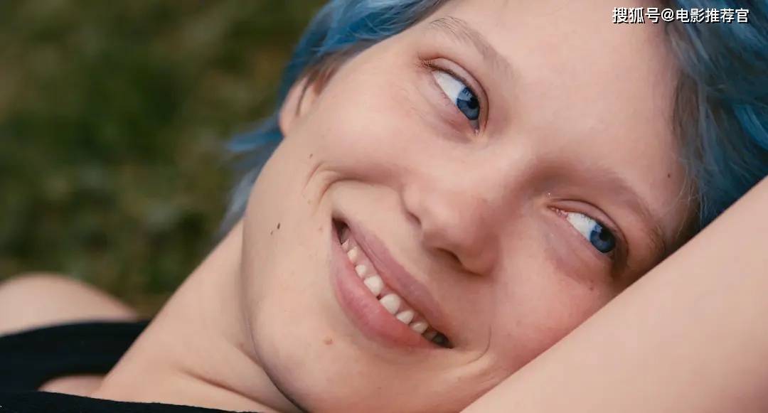 影片以极富诗意的画面与对话,展示了阿黛尔与艾玛从相识,相爱到相守的