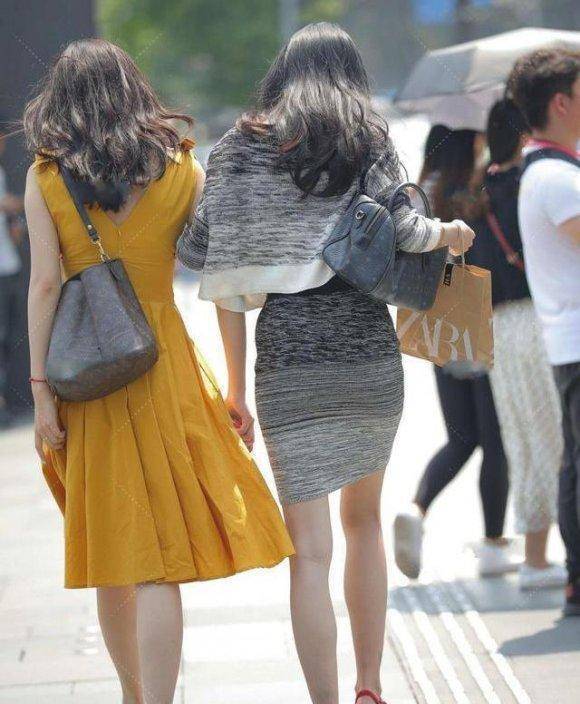 闺蜜出行,裙套装与连衣裙的完美比拼,美的各有魅力,优雅迷人_姐姐