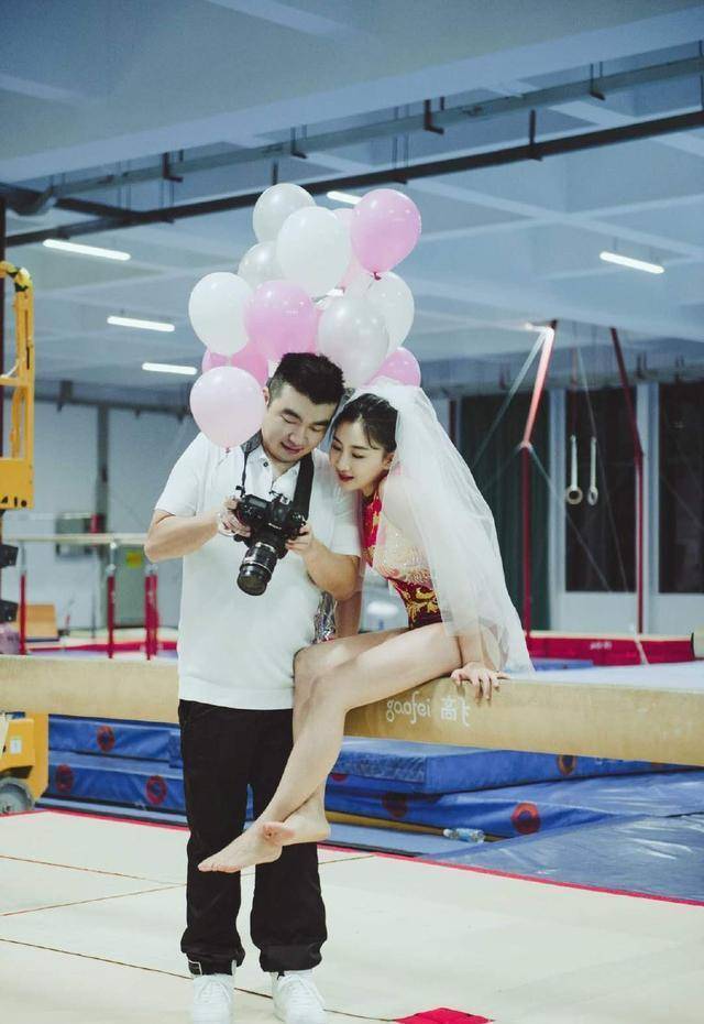 原创何雯娜老公用心了用她奥运战袍拍婚纱照中西合璧意义还重大