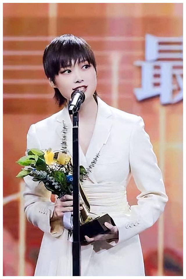 李宇春罹患重病,何洁谦卑参加浪姐,张靓颖被骗6亿._节目_女声_资源