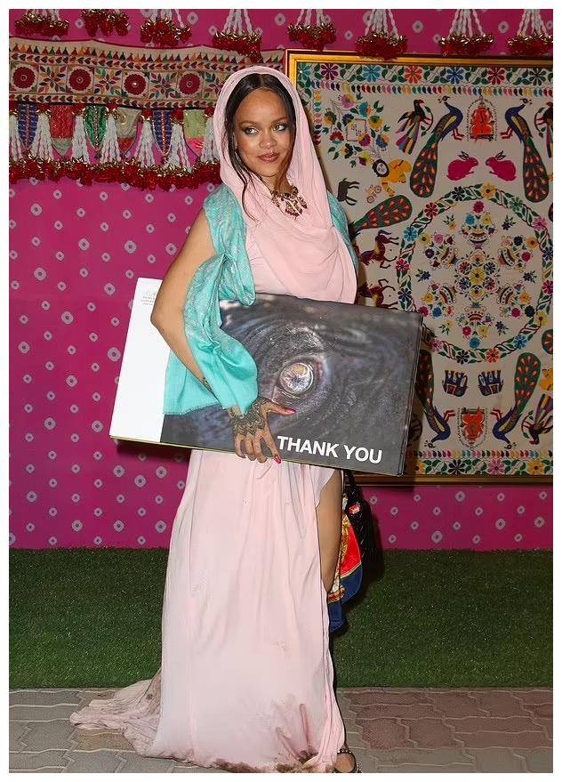 蕾哈娜演出亚洲首富子婚礼粉丝称其敷衍5分钟赚逾5万英镑