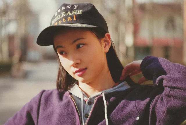 陶虹23年前旧照片流出,当看到真容后,网友:难怪徐峥不晒她_身材_女神_