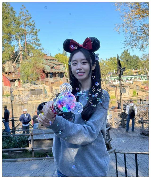 tara芝妍为宠爱之心亲着不眠以共相见曝欲培女儿登顶偶像界