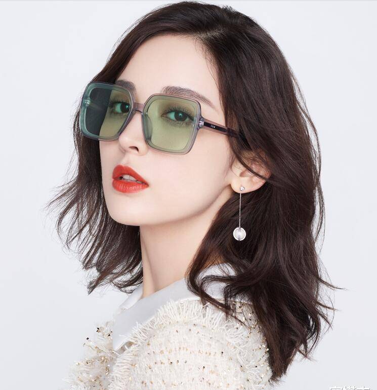 学他们这样戴墨镜,好时尚好档次_人们_太阳镜_造型