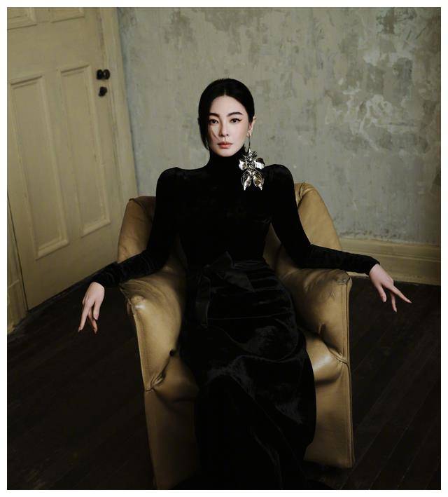 张雨绮美丽脸庞瞬间瓦解300亿身价或将烟消云散现实曝光