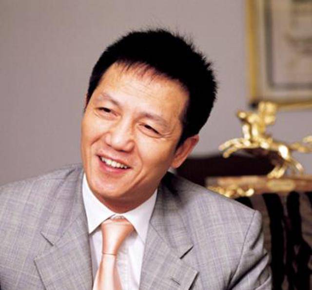 从棚户区地痞到"上海首富":高调炫富,他连坐牢都自费装空调_周正毅