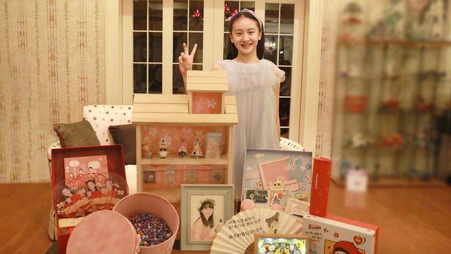 田亮女儿cindy的12岁生日照穿浅灰色薄纱裙化身甜橙女孩