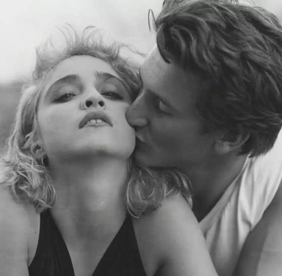 原创麦当娜50岁到60岁之间换6个男友63岁爱上小36岁男友一脸幸福