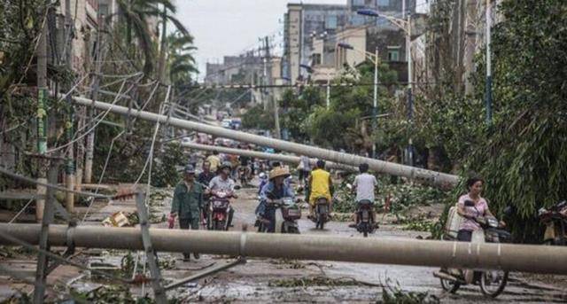 台风不仅让许多渔民们流离失所,还让他们失去了赖以生存的工作,甚至