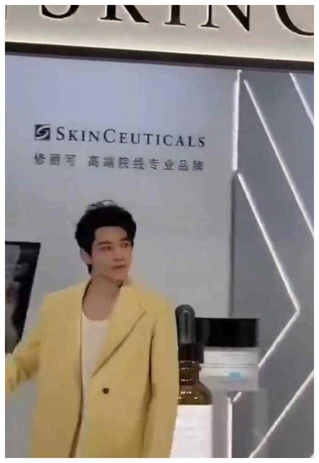 邓为现场状态堪忧走路姿势引网友吐槽