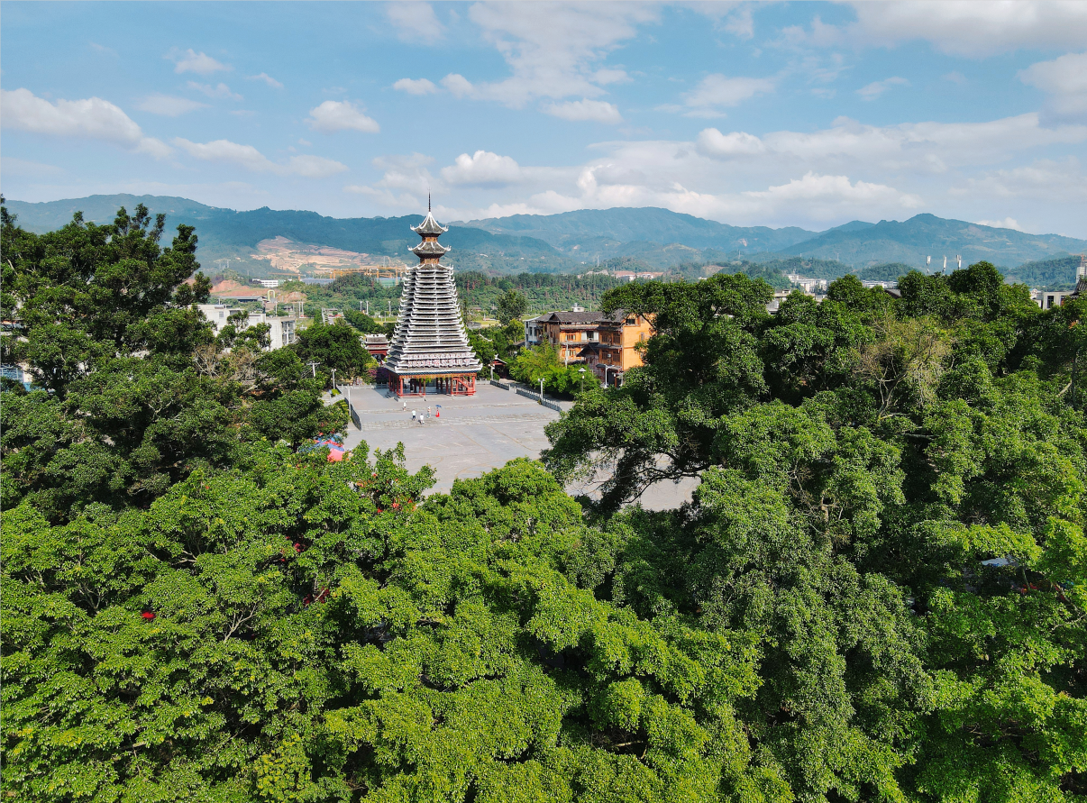 第一天路线:早上从贵阳出发>抵达安顺黄果树景区,中午品尝特色美食