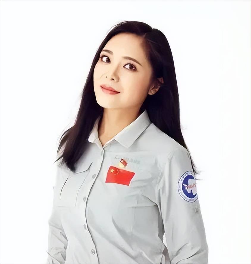 原创从小镇姑娘到双龙骑士她从不为自己的人生设限