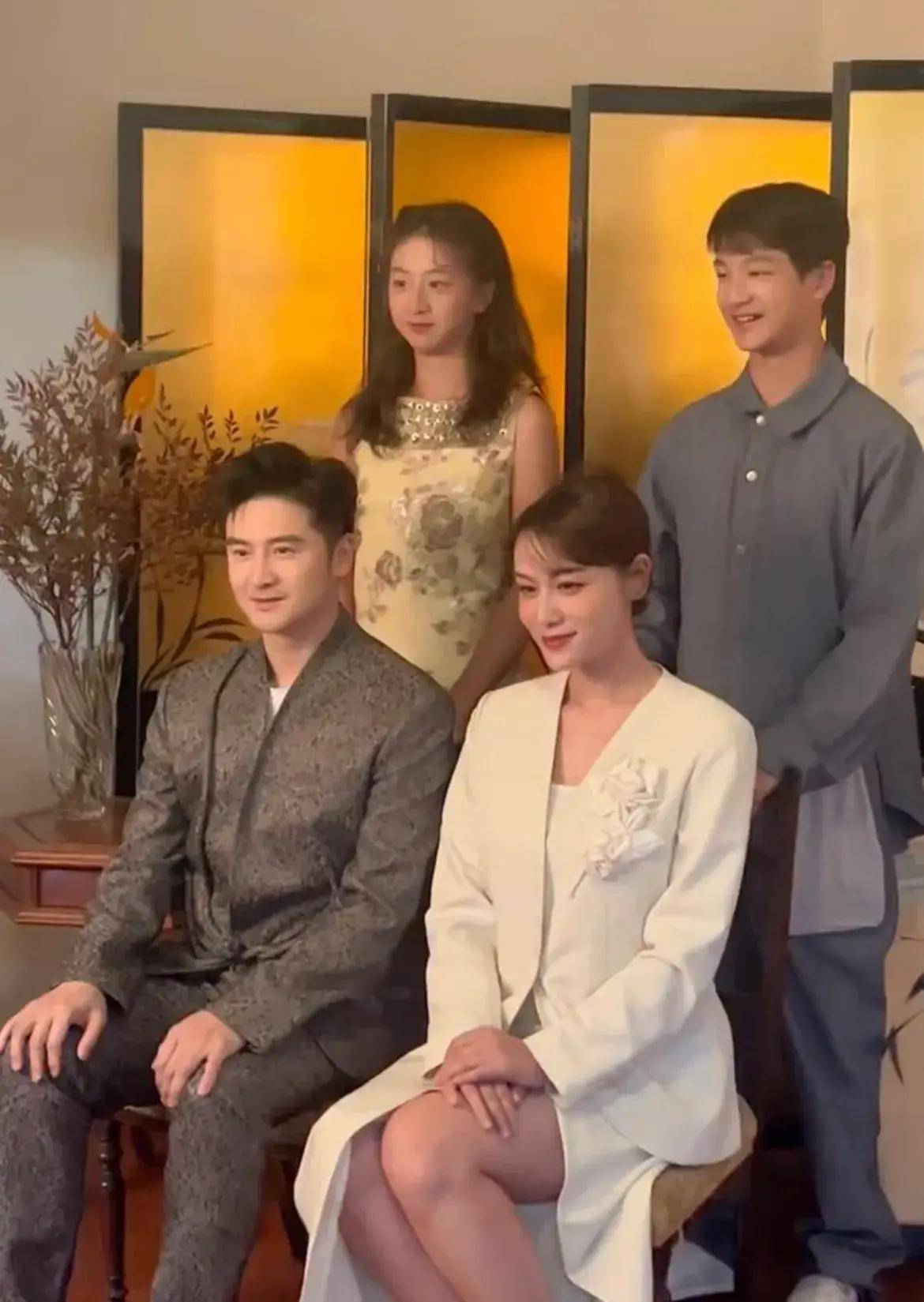 原创田亮叶一茜拍全家福画面温馨颜值养眼12岁小亮仔跟森碟一样高