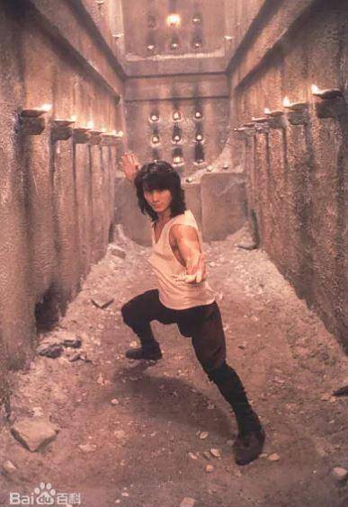 他在香港拍了20多部功夫片一直不温不火,后来国外发展红得发紫_仇云波