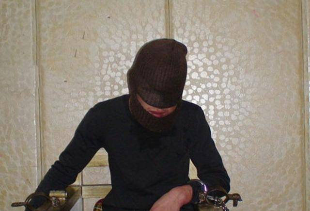 准备好武器后,几人盯上了哈尔滨海鲜市场的老板韩祥华.