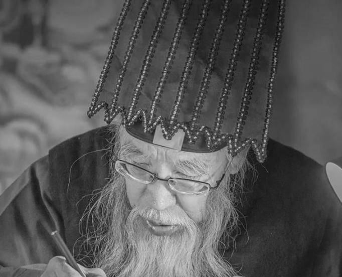 面相大师也好,看手相的先生也罢,他们都是阅人无数的人,根据人脸的