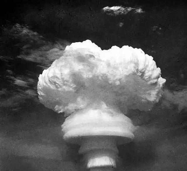 原创中国首颗氢弹爆炸后各国是何反应法总统暴怒日苏联坐不住了