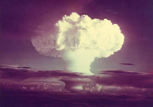 中国首颗氢弹爆炸后各国是何反应?法总统暴怒?日:苏联坐不住了_原子弹