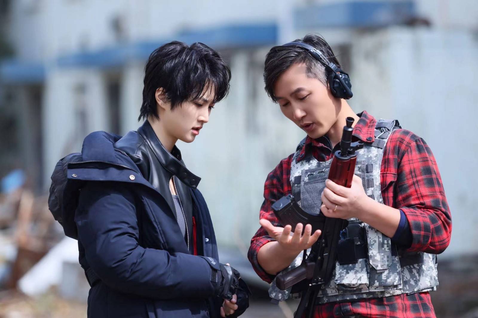 和平精英五周年版本联动姚安娜这次要帅气重演吃鸡式演技