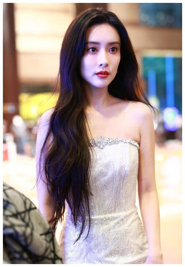 原创孟子义美貌与完美身材兼具一览无遗闪耀绝伦