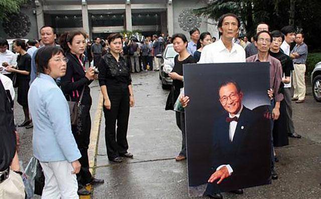 渡江侦察记》一举成名,拒绝看病身亡,死后却不得安宁_先生_李波_电影