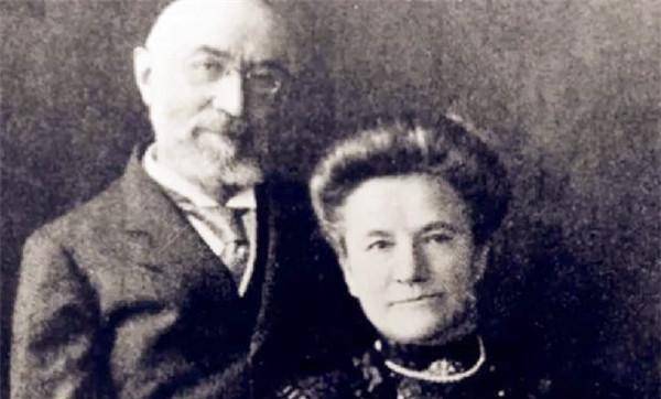 男主失去了生命,而现实中的坎迪和休伍伦都活了下来