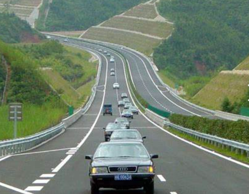 高速公路费用为每公里五毛钱,我去一趟外地平均路程在300km,一趟就是