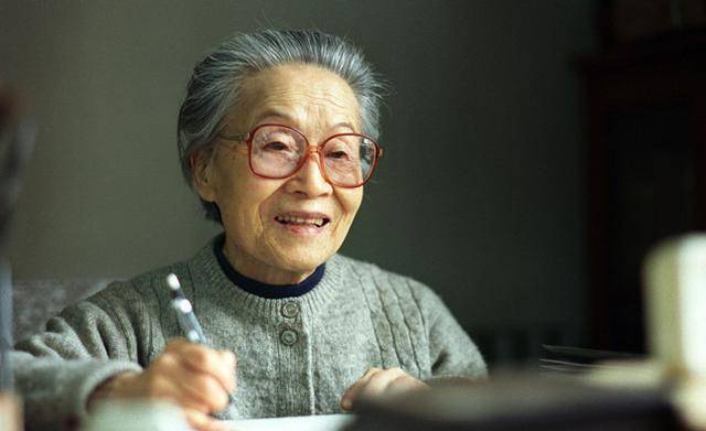 中国最后的"女先生":先后送走女儿和丈夫,105岁离世_杨绛_钱钟书_工作