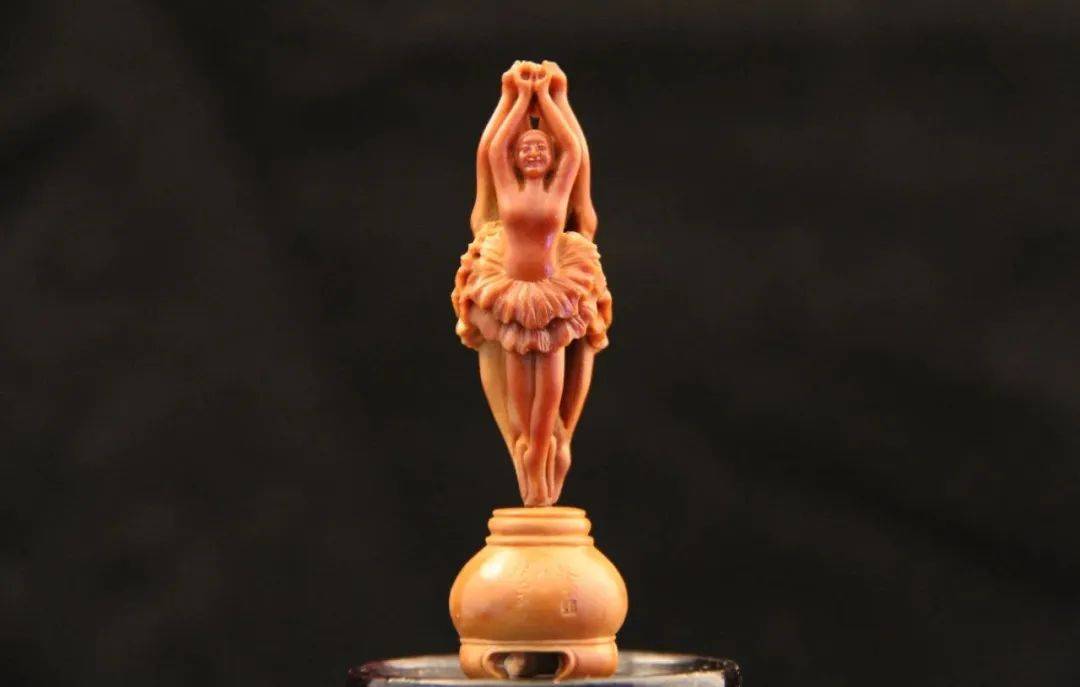 核里如花绽放苏州舟山核雕以独特的魅力展现女性无限可能