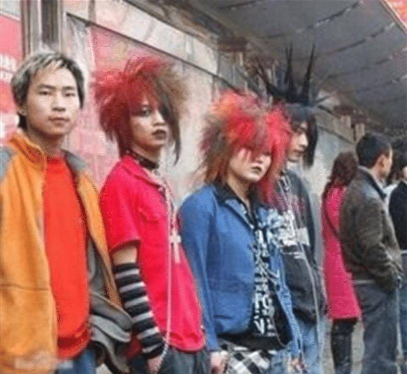 "杀马特"的广东少年,婉拒富婆追求,现在他长这样_罗福兴_文化_年轻人