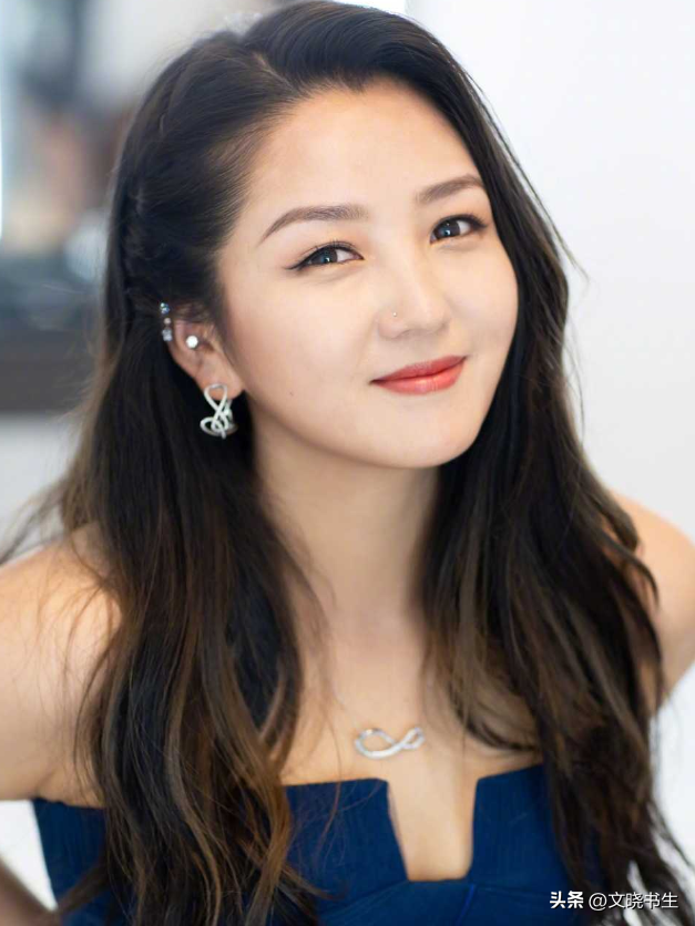 同时也祝愿何洁能够早日认清自己的内心,和家人幸福的生活下去!