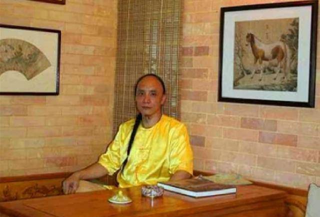 原创爱新觉罗后裔因买不到火车票大闹车站怒斥众人你们都是奴才