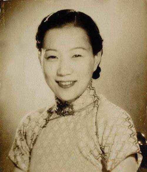 邵洵美的原名是邵云龙,之所以改名为邵洵美,也是为了博得盛佩玉的芳心