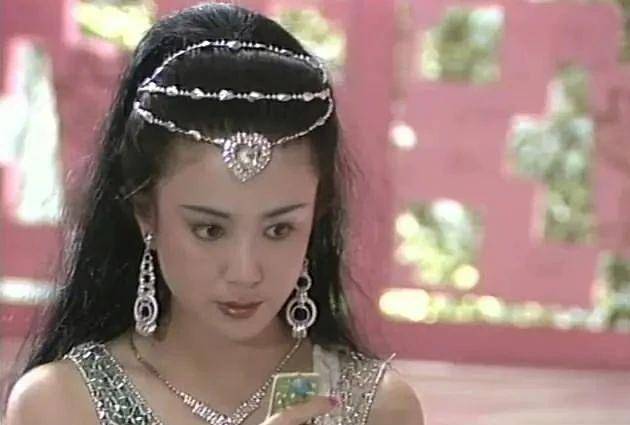 有人说,这是她在为自己即将开拍的古装戏《思美人》先收获一波热度,她