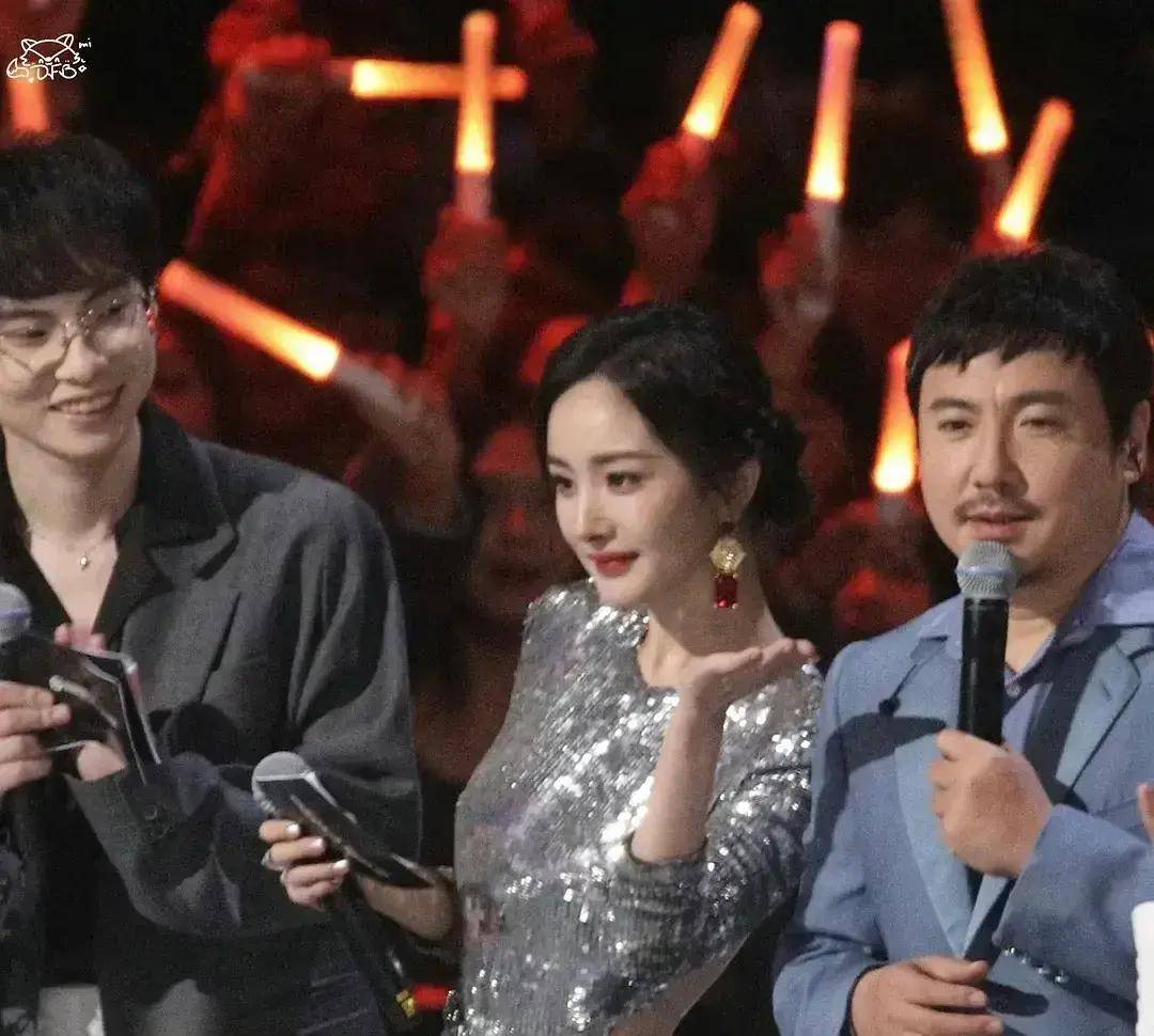 原创王者荣耀共创之夜杨幂腰间的那坨肉沈腾的老花镜十分惊喜