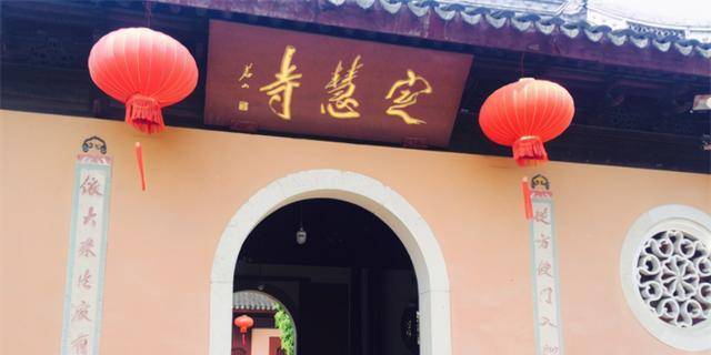 原创香港女住持先后嫁俩内地和尚开豪车住别墅出门僧袍里配黑丝