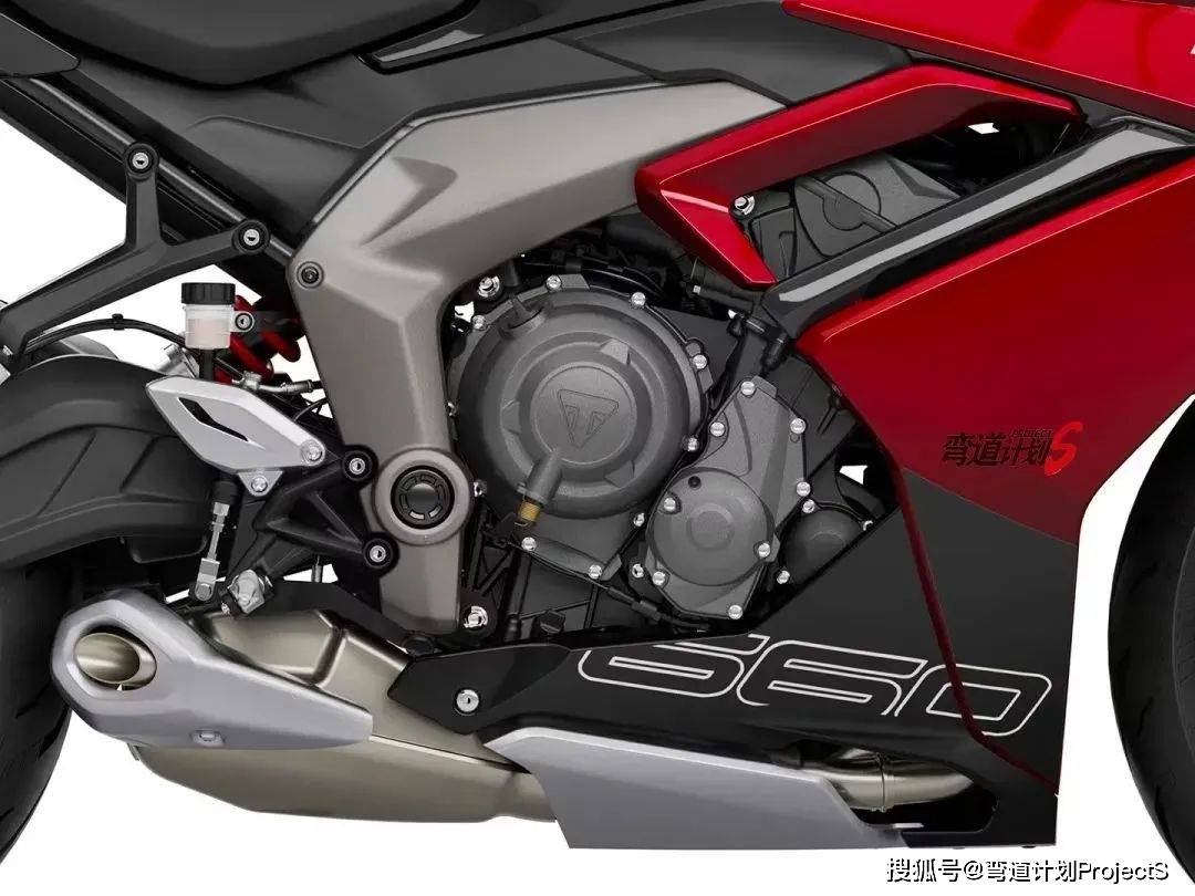 我们先说关键内容,凯旋三缸街车三叉戟trident 660,发动机最高转速仅