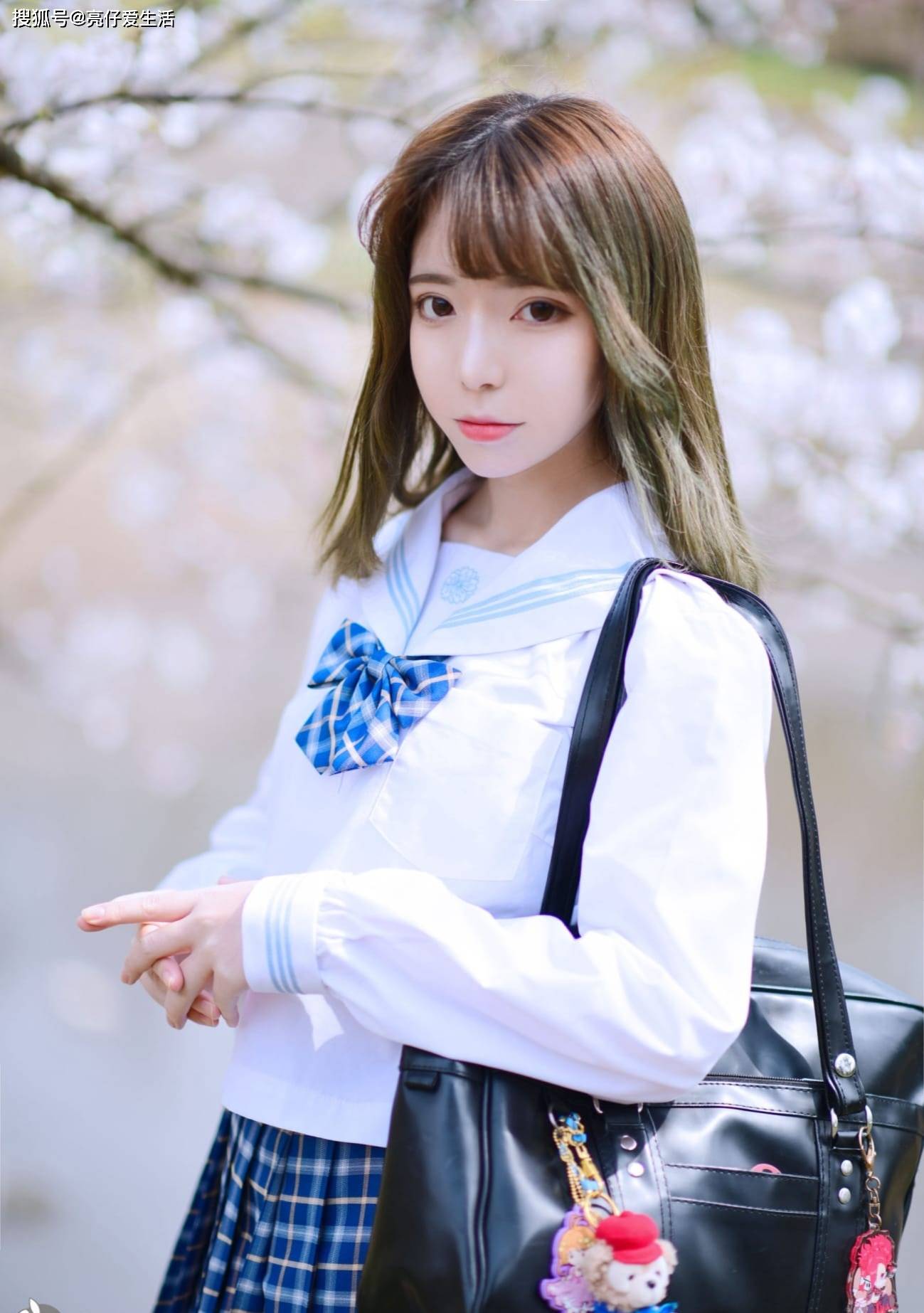 原创青春校园风清新又养眼一位学生的时尚穿搭启示