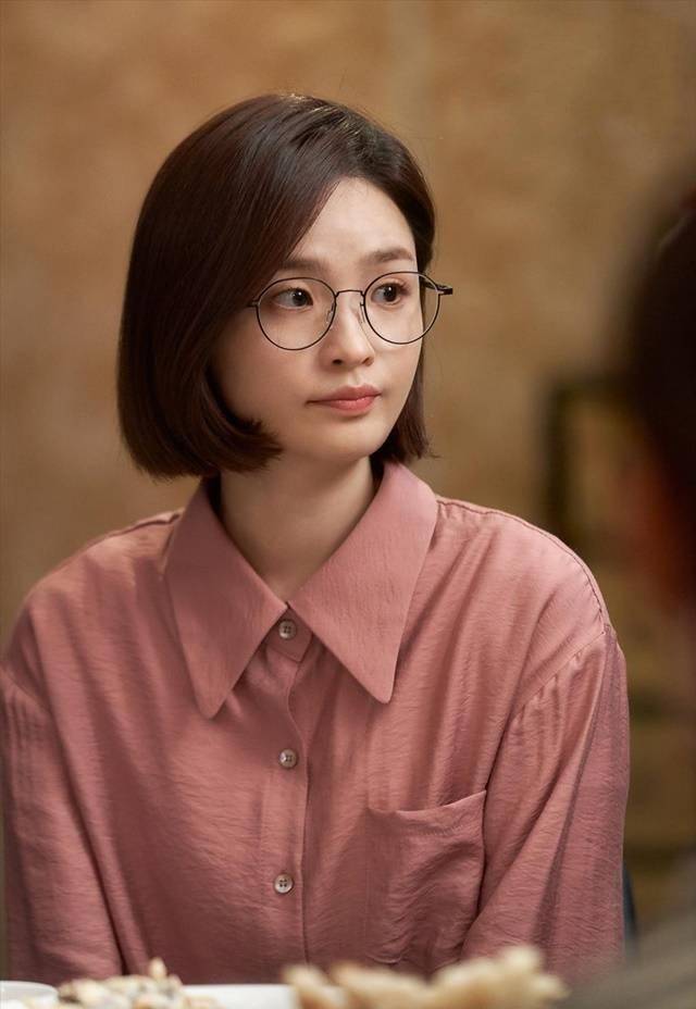 田美都毕业于明知专科大学戏剧电影系,毕业后就把握机会参与表演,最初