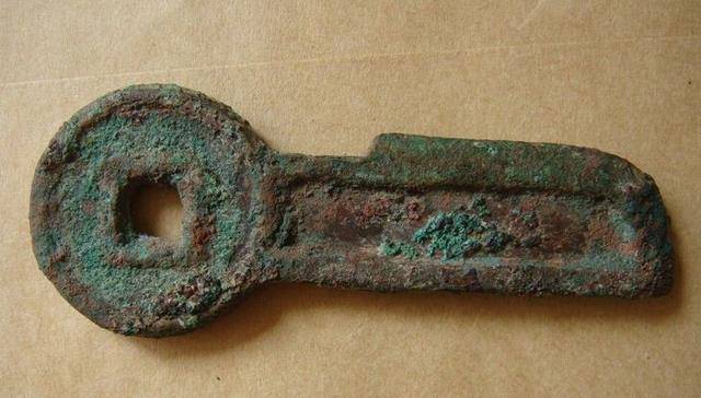 反正张孟岐没见过这种东西,更不知道是不是"铜钱",但怎么说也是"地下