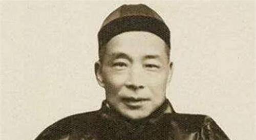 原创他借钱从不花全部锁到保险柜里到期就还却靠此成为亿万富翁