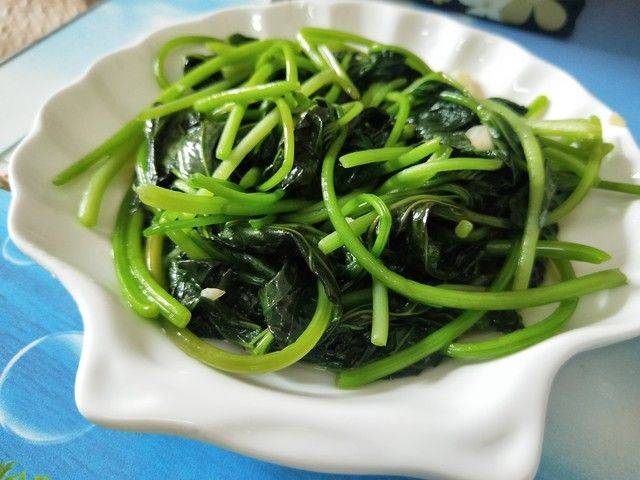 张红甫教你做营养美味:蒜蓉地瓜叶的制作技巧