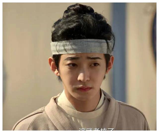 原创大理寺少卿游他的脸上流露着清秀之色充满无辜感