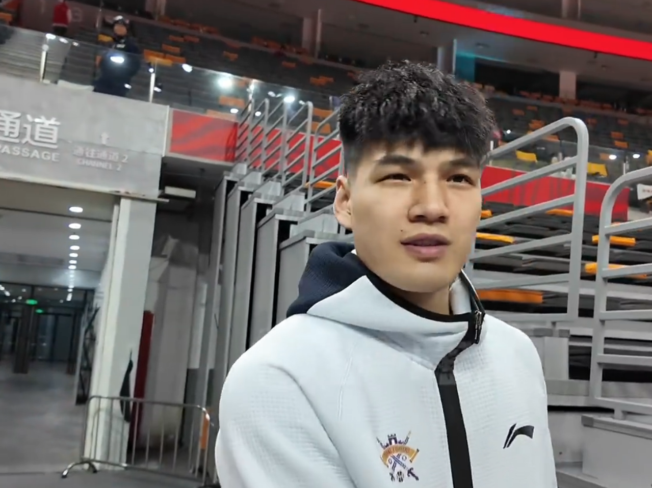 甚至在陈国豪出现之后,他还和关欣聊天.