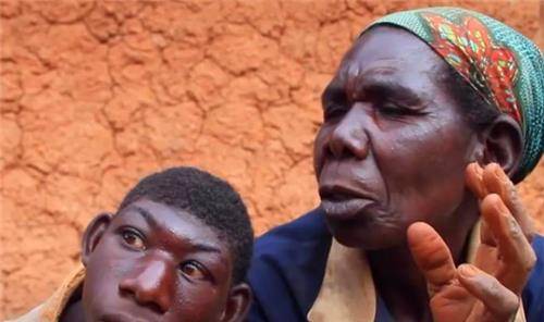 原创非洲猴娃艾力以水果为食长相返祖7天能跑230公里