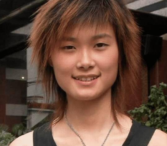 原创李宇春不忍看的照片看一次笑一次估计她本人也恨极了当年的摄影师