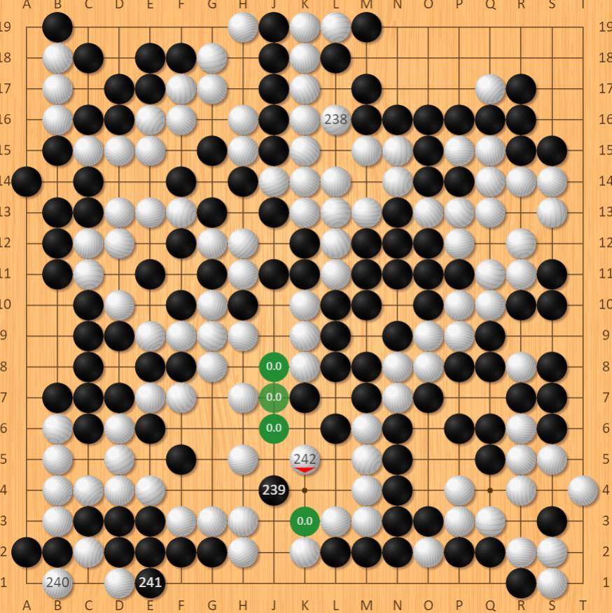 中韩棋手网战厮杀中,王星昊九段与韩老牌世冠元晟溱九段交战一盘