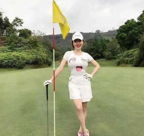 原创难怪刘强东忍不住看了蒋娉婷生活照才知道真不是奶茶妹能比的