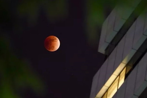 原创这么美的红月天相夜观天象的老夫们称此为灾难