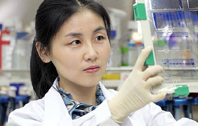 原创中国传奇闺蜜一个未婚成顶尖科学家一个生3娃帮世界首富花钱